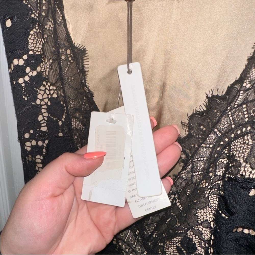 Sleeveless Lace Maxi Dress in Black - Picture 5 of 7
